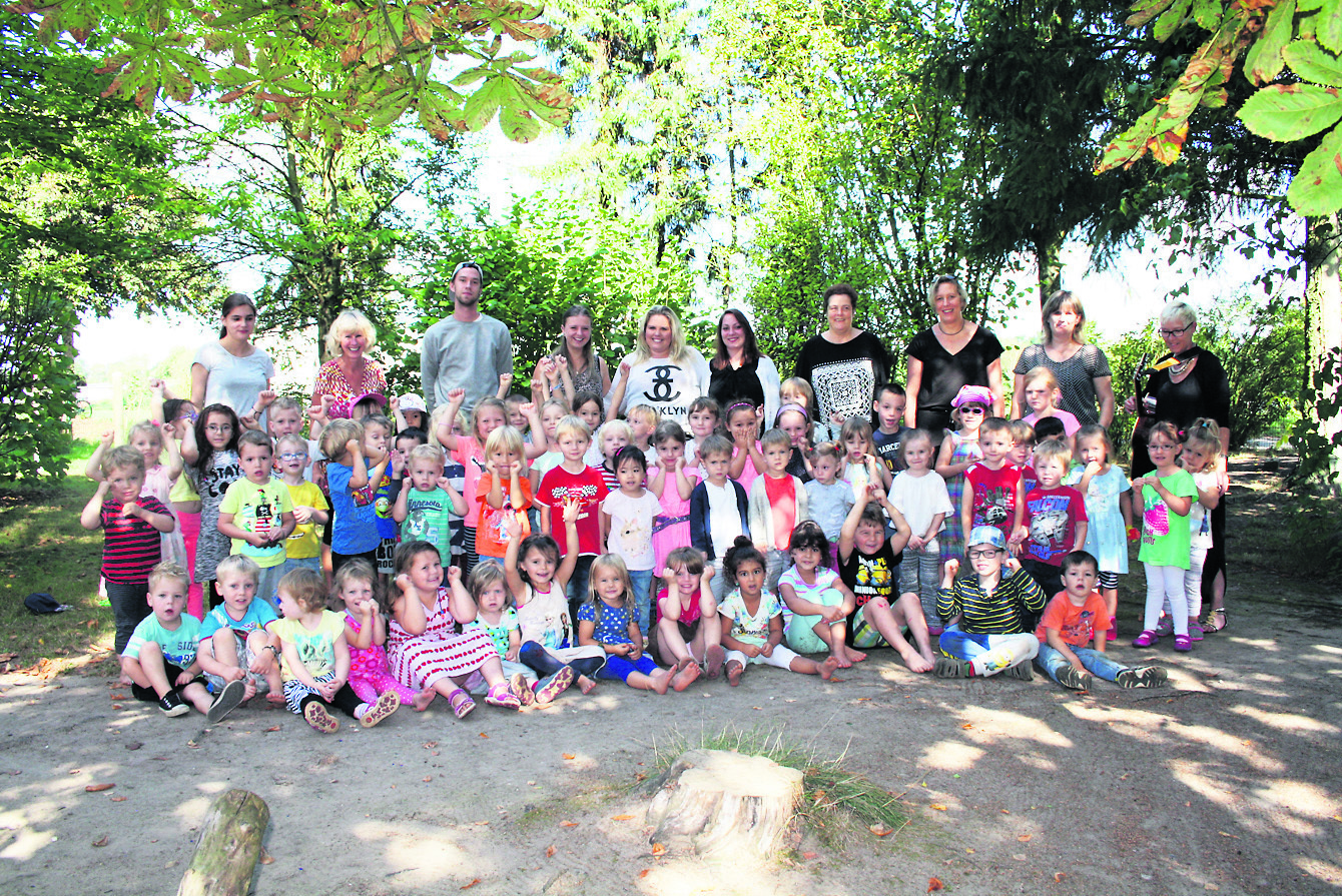 Freuen sich auf das Jubiläum: Die Kinder und Mitarbeiter der AWO-Kita Glüsingen