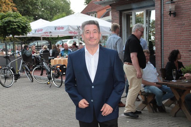 Partystimmung an der Niedersachsenschänke: CDU-Chef Gerhard Berhmann war am frühen Abend schon  siegessicher