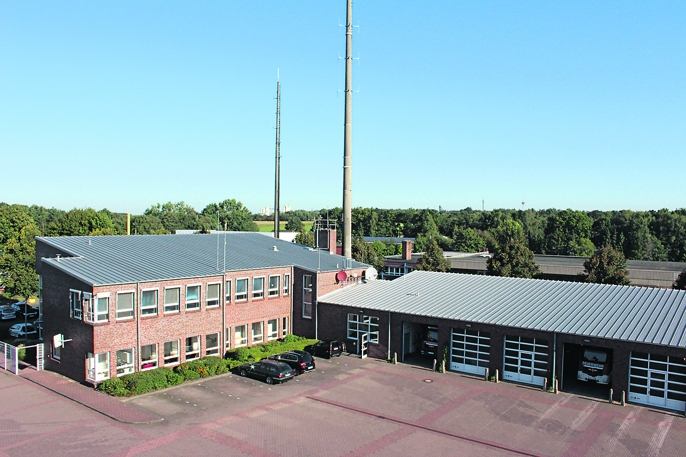 Ein Blick vom Turm der Feuerwehrtechnischen Zentrale in Stade-Wiepenkathen. Vor 1991 befand sich die FTZ an der Sachsenstraße in Stade, wo heute die KVG sitzt