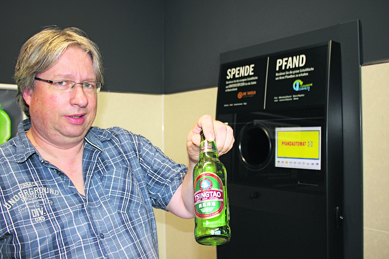 Nicht jeder Automat "schluckt" die Einweg-Bierflasche. Hier klappt es schließlich