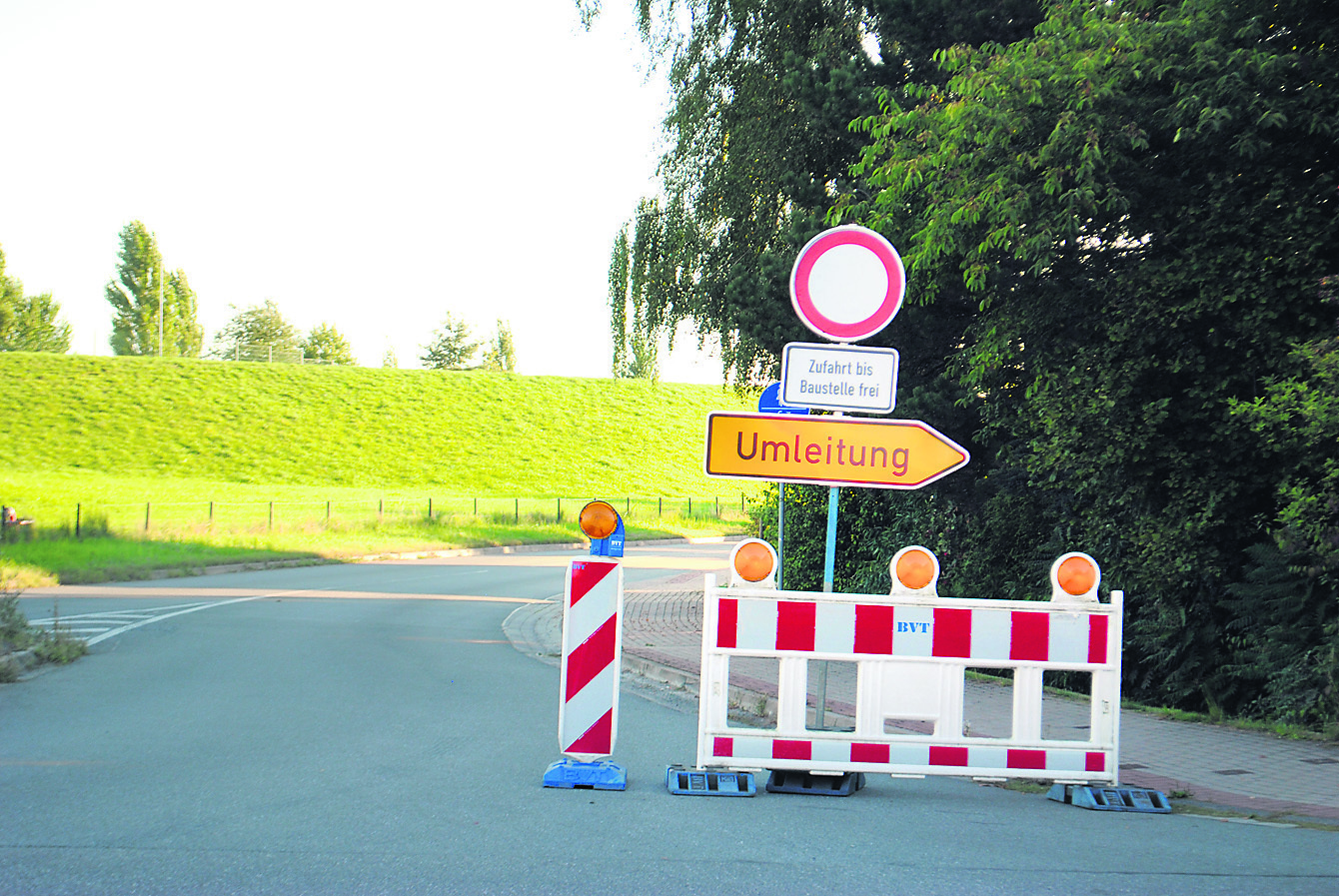 Würden Sie hier durchfahren? Viele Autofahrer taten das nicht, obwohl die Betriebe an der K39 durchaus erreichbar sind