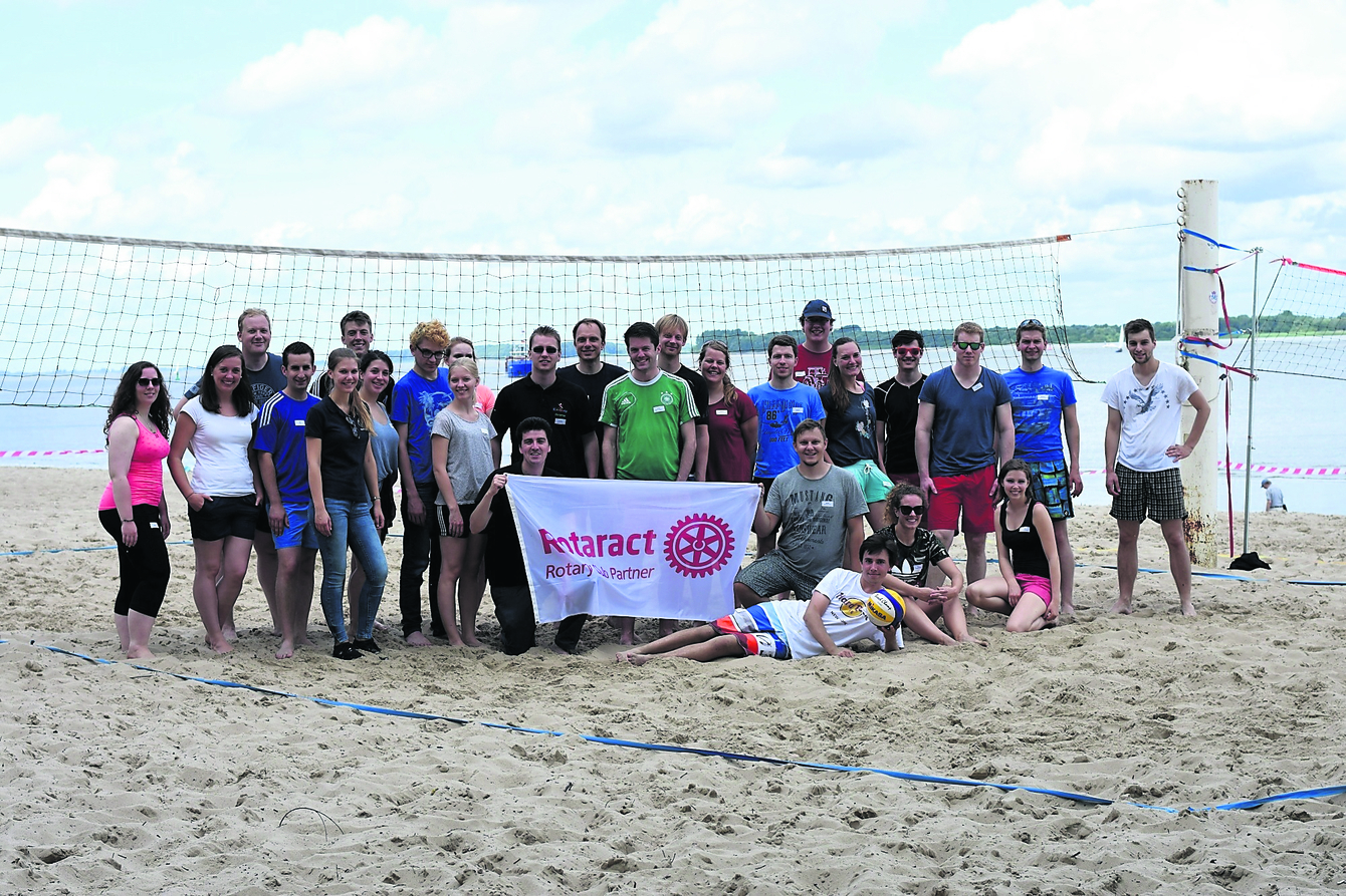 Rotaract Club Stade-Buxtehude mit Gästen beim diesjährigen Beachvolleyball Cup