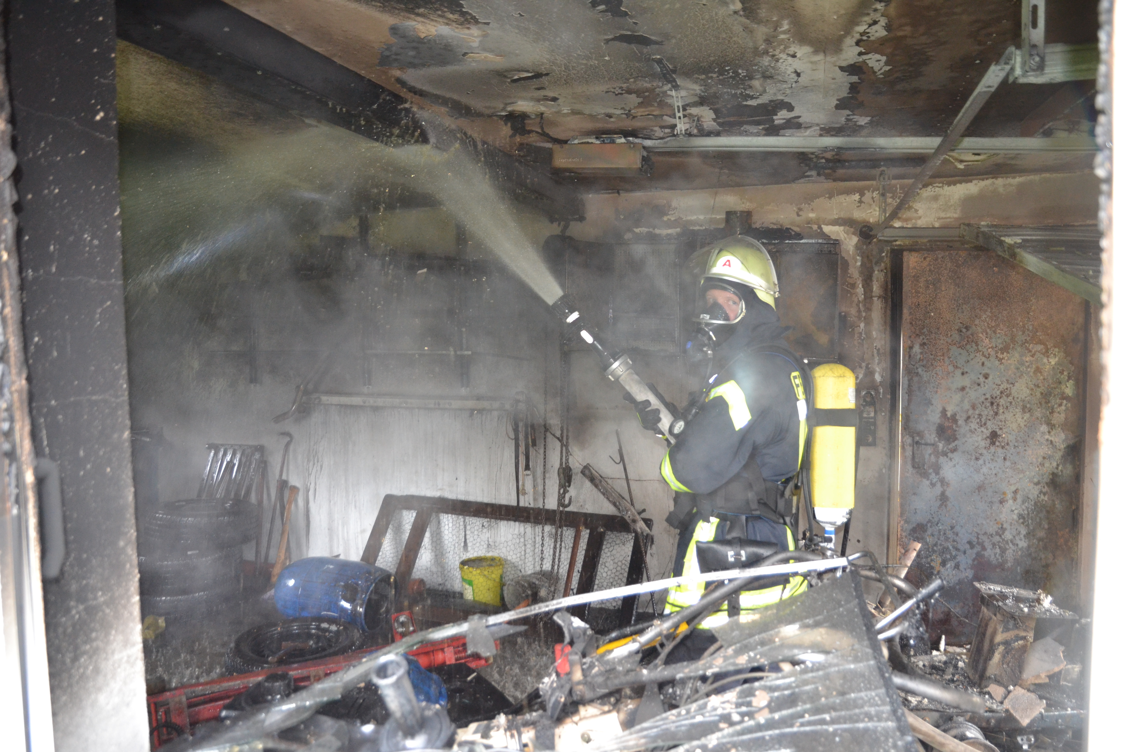 In dieser Garage war der 66-Jährige von den flammen eingeschlossen