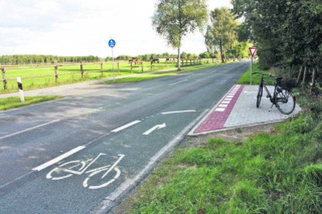 Von dieser Aufstellfläche müssen die Radfahrer die Lüneburger Straße queren, um auf der linken Seite weiterzufahren