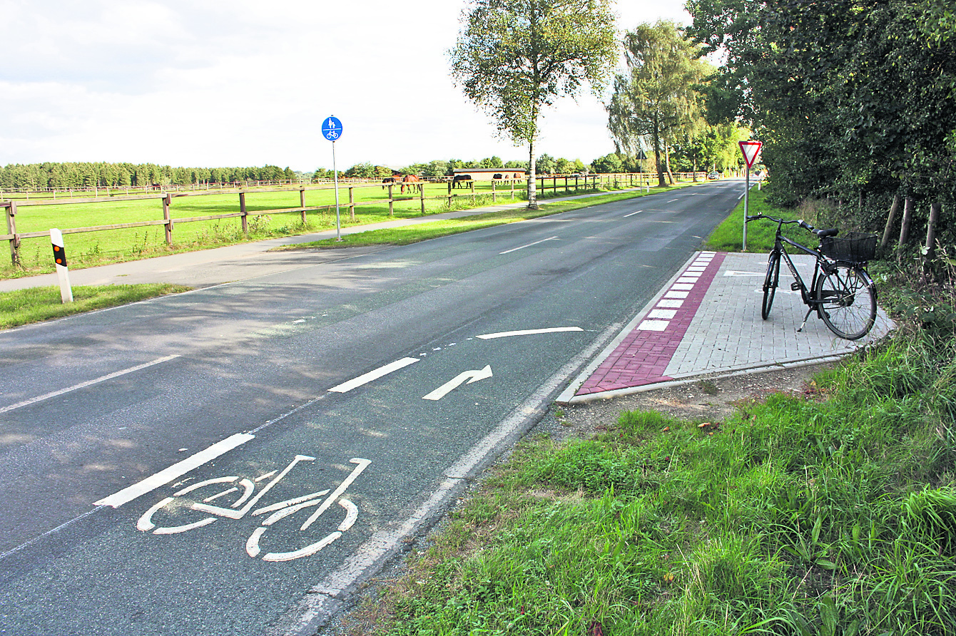 Von dieser Aufstellfläche müssen die Radfahrer die Lüneburger Straße queren, um auf der linken Seite weiterzufahren