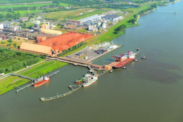 Der Rohbau der Anlage steht bereits in Bützfleth in unmittelbarer Nachbarschaft zum Seehafen