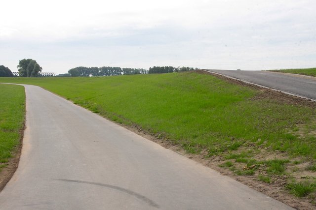 Neuer Deichverteidigungsweg und Überfahrt
