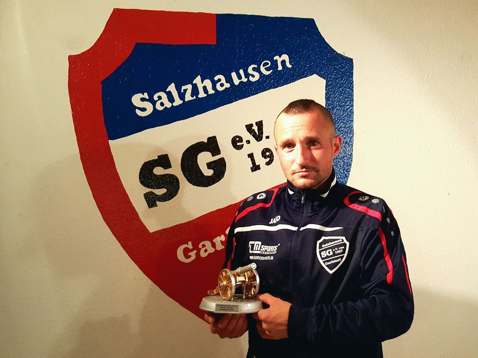 Mit Torjägerkanone: Fußballer Heiko Spee
