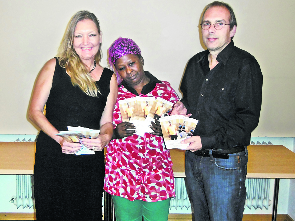 Sammeln Spenden für Idrissa (v. li.): Tamara Boos-Wagner, Mariama Maazou-Taher und Pastor Gerald Meier