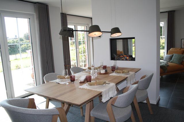 der Essbereich mit Kamin