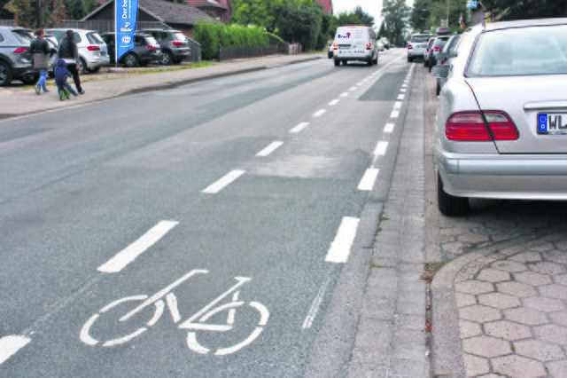 Gegenstand der Kritik: der neue Fahrradschutzstreifen an der Lüneburger Straße