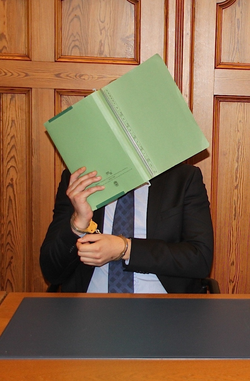 Der Angeklagte beim Prozessauftakt