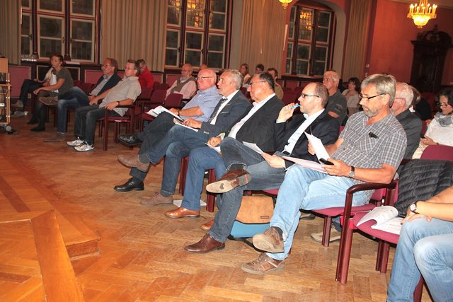 Überwiegend Gäste aus Politik und Verwaltung hörten den Umfragebericht im Stader Rathaus