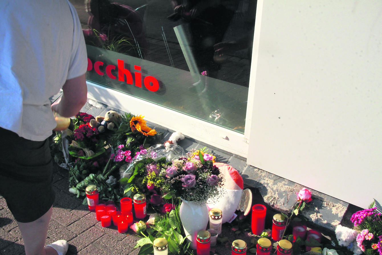Viele Menschen trauerten an der Unglücksstelle