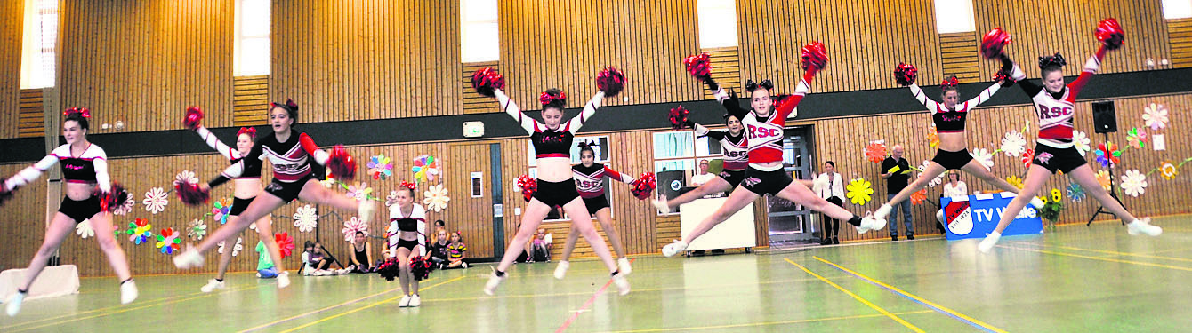 Die Red Sharks-Cheerleader aus Benefeld-Cordingen beeinruckten mit ihrer Darbietung