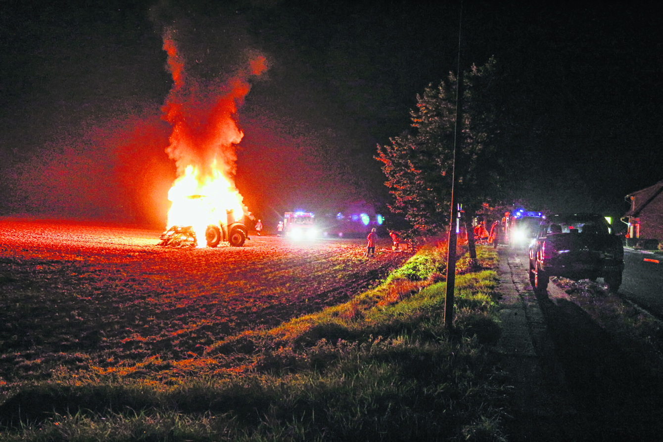 Der Maishäcksler brannte komplett nieder