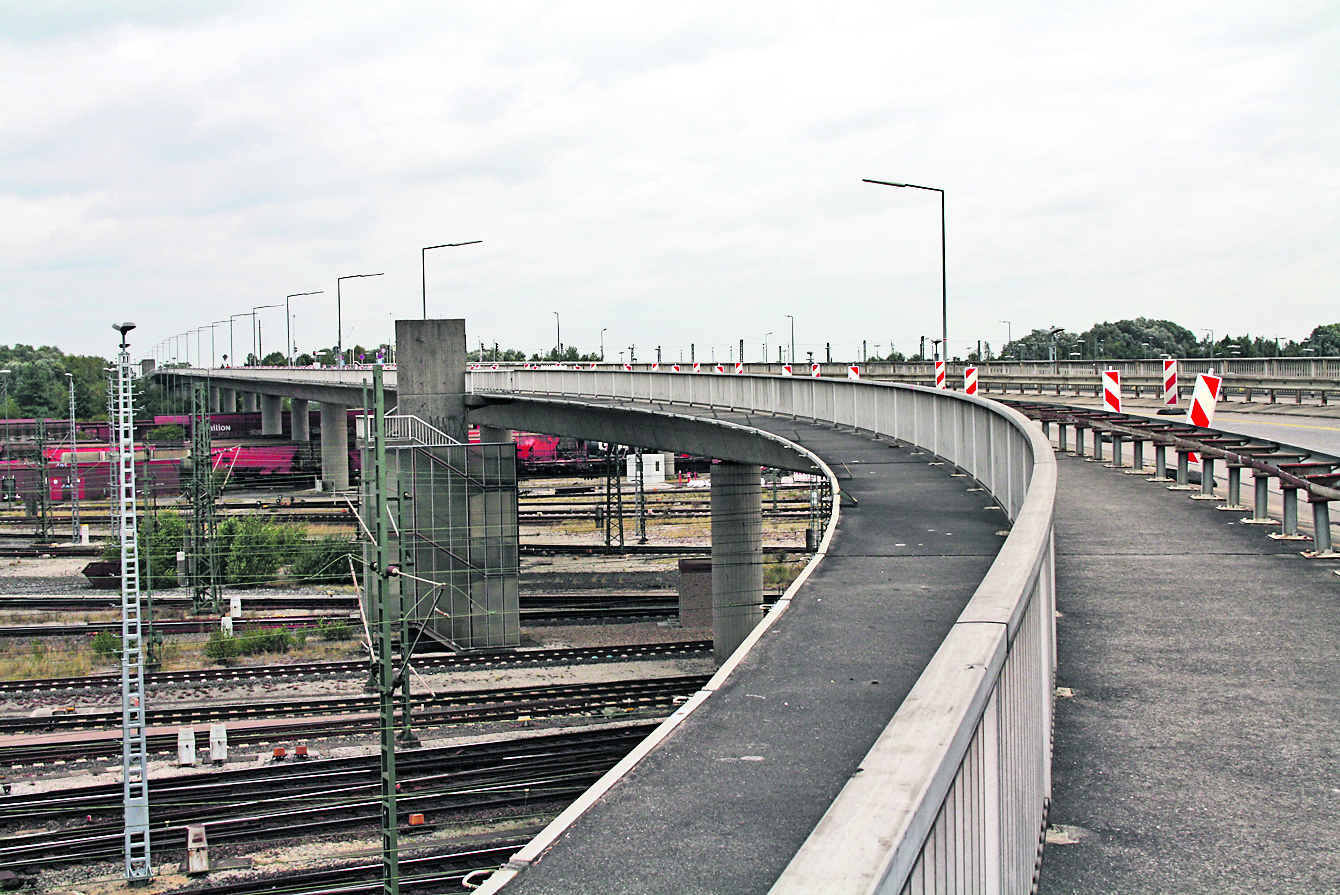 Seit Samstag gesperrt: die Decatur-Brücke über dem Rangierbahnhof Maschen