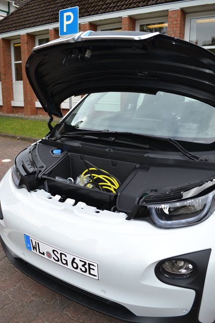 Nur Stecker, wo sonst der Motor ist
