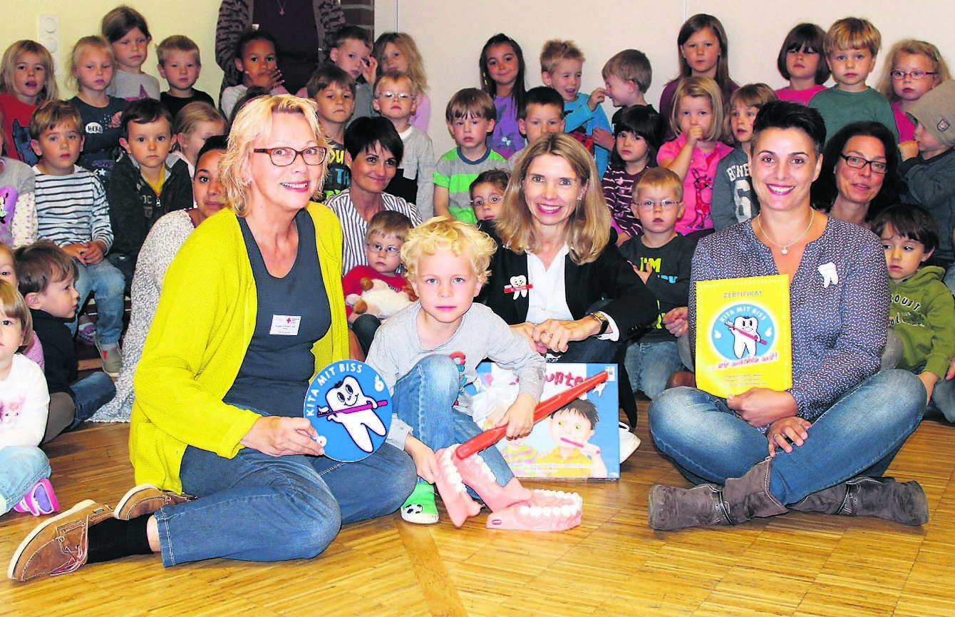 Engagieren sich für gesunde Kinderzähne (v. li.): Angela
Großmann-Feill, Dr. Brigitta Abraham, Nicole Grgurinovic