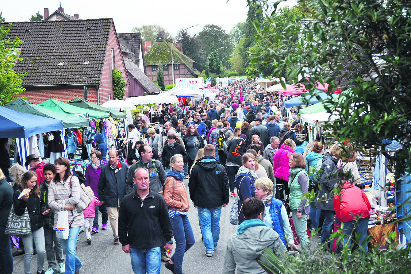 Ab ins Getümmel: Der Töster Markt war wieder bestens besucht