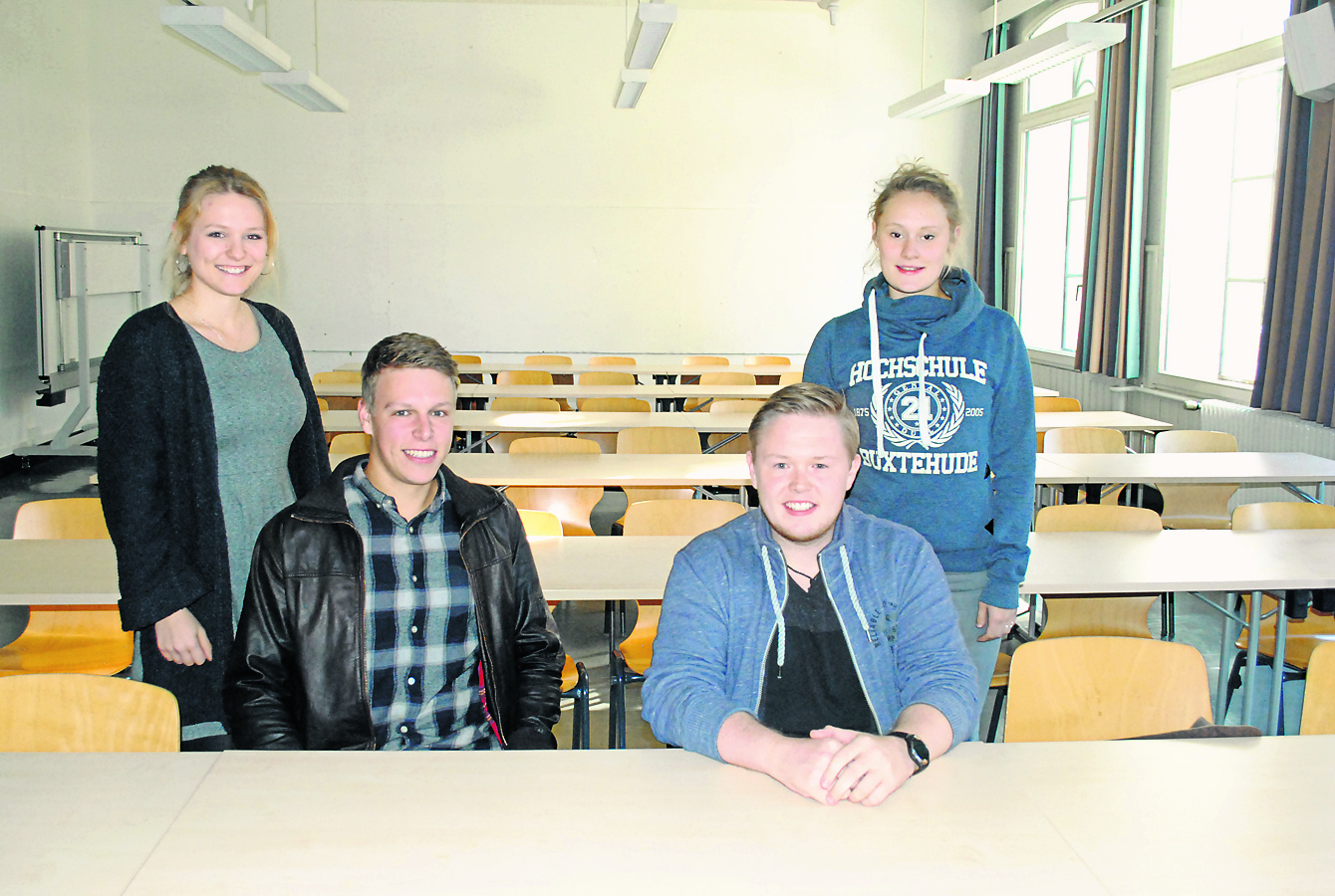 Sie kümmern sich um die Interessen der Studierenden an der HS21 (v. li.): Jessica Spangenberg, Benjamin Mix, Dennis Wilmes und Larua Penning