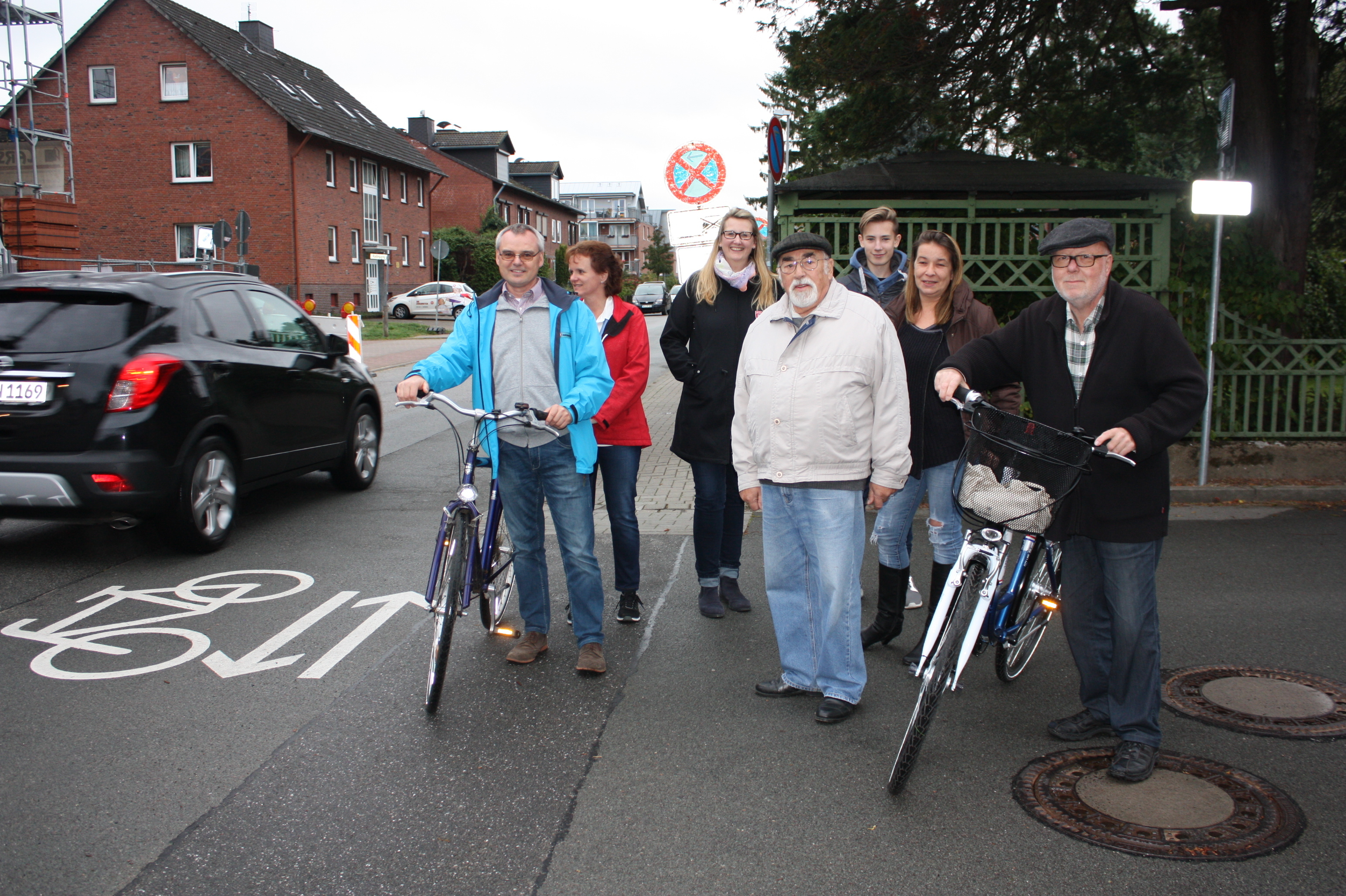 Die Anwohner am Radeland ärgern sich, wenn Autofahrer die Fahrradstraße als Abkürzung nutzen