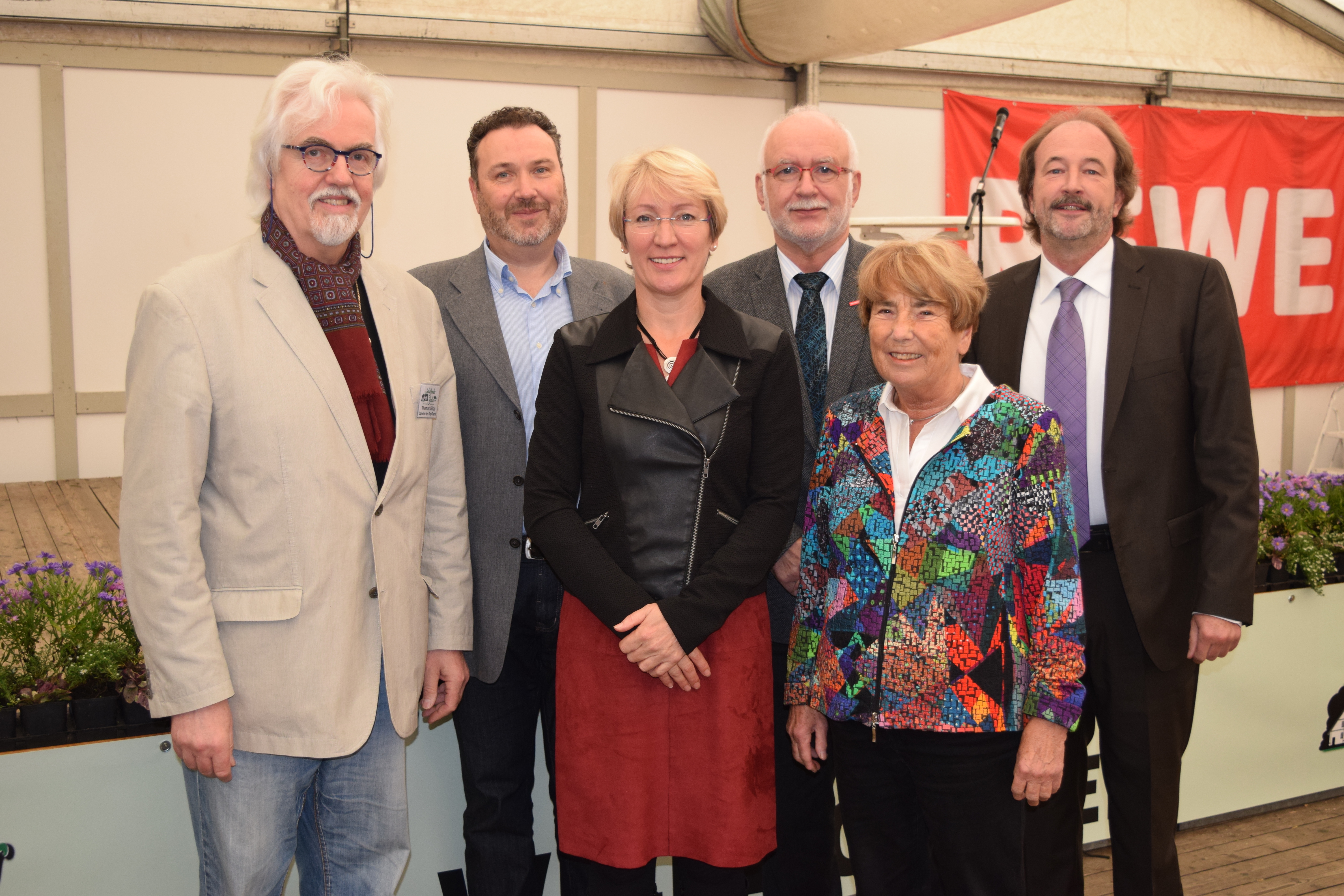 Thomas Götze (Sprecher Gewerbeverein Stelle), Matthias Stevenz, Anette Randt, Kreishandwerksmeister Uwe Kluth, Elisabeth Tomm und Robert Isernhagen (v. li.)