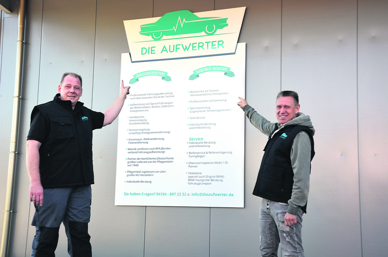 Die Brüder Florian (li.) und Dirk Schöttke sorgen dafür, dass Fahrzeuge optimal aufbereitet werden