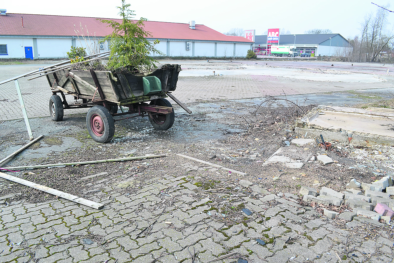 Diese Fläche in der Zinnhütte liegt seit dem Brand der Autowerkstatt im August 2013 brach