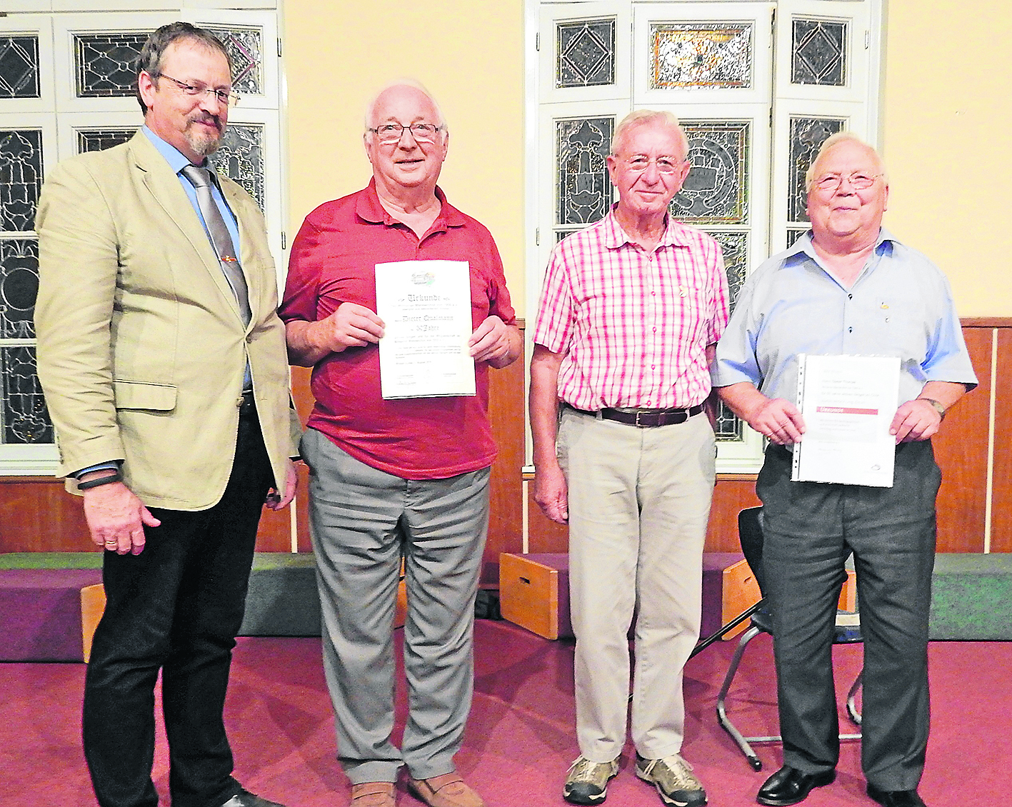 Gratulation für die Geehrten (V. li.): Wolfgang Albrecht-Jendreyko, Claus-Dieter Qualmann, Kurt Kleiner und Dieter Thomas. Es fehlt Reinhard Rohn