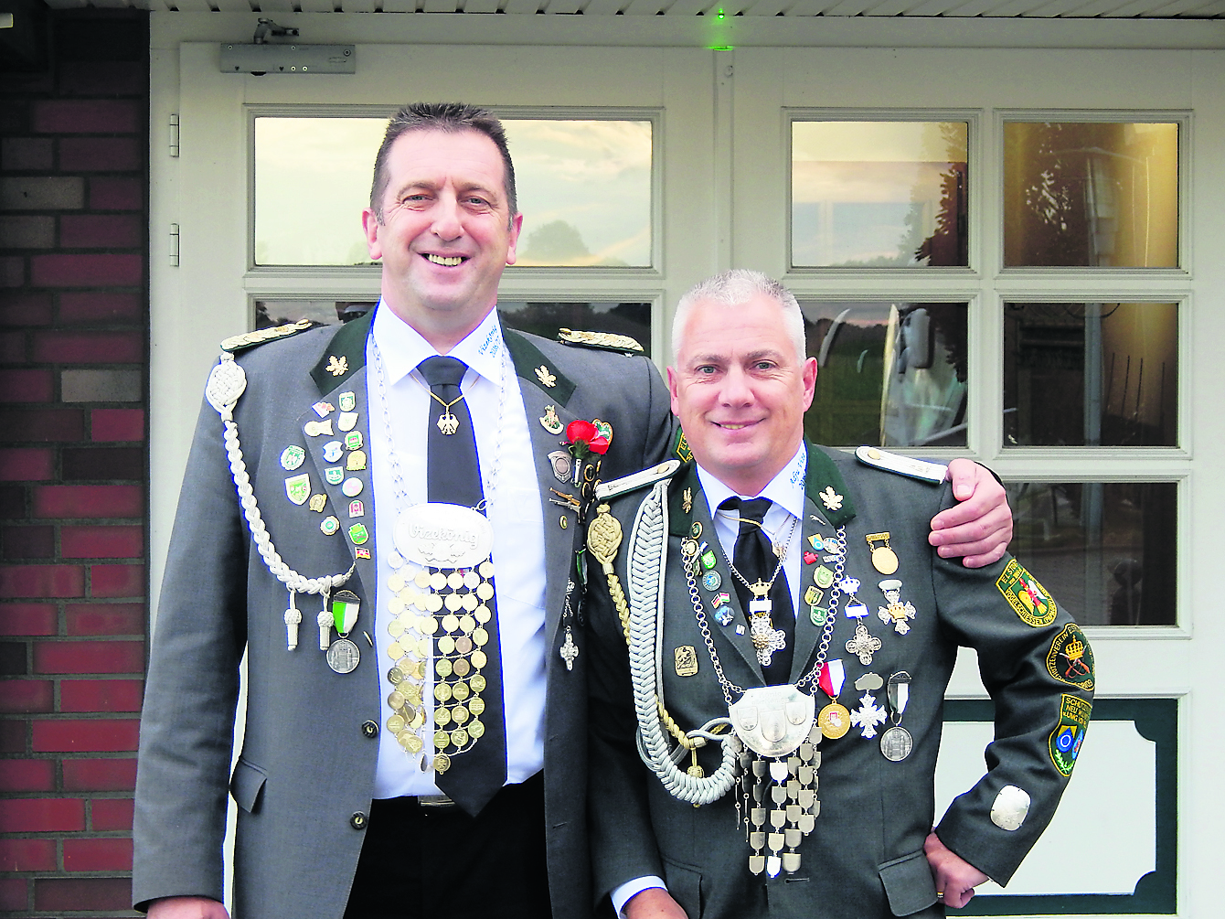 Zwei Majestäten: Gemeindekönig Ralf Johansson mit Vizekönig Alfred Thormählen