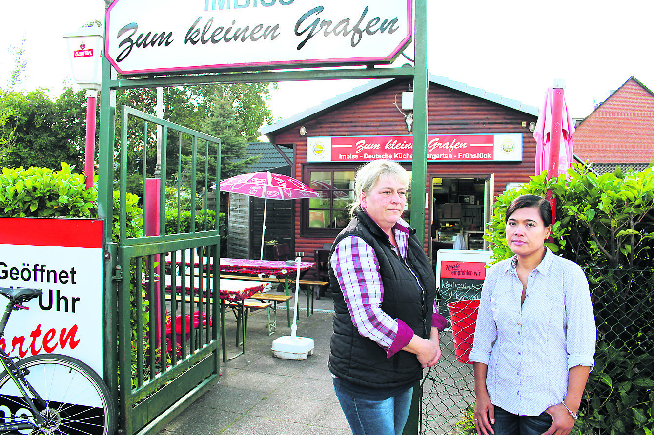 Nicole Stussnat mit Sadiyah Wiegers, der Pächterin des „Kleinen Grafen“