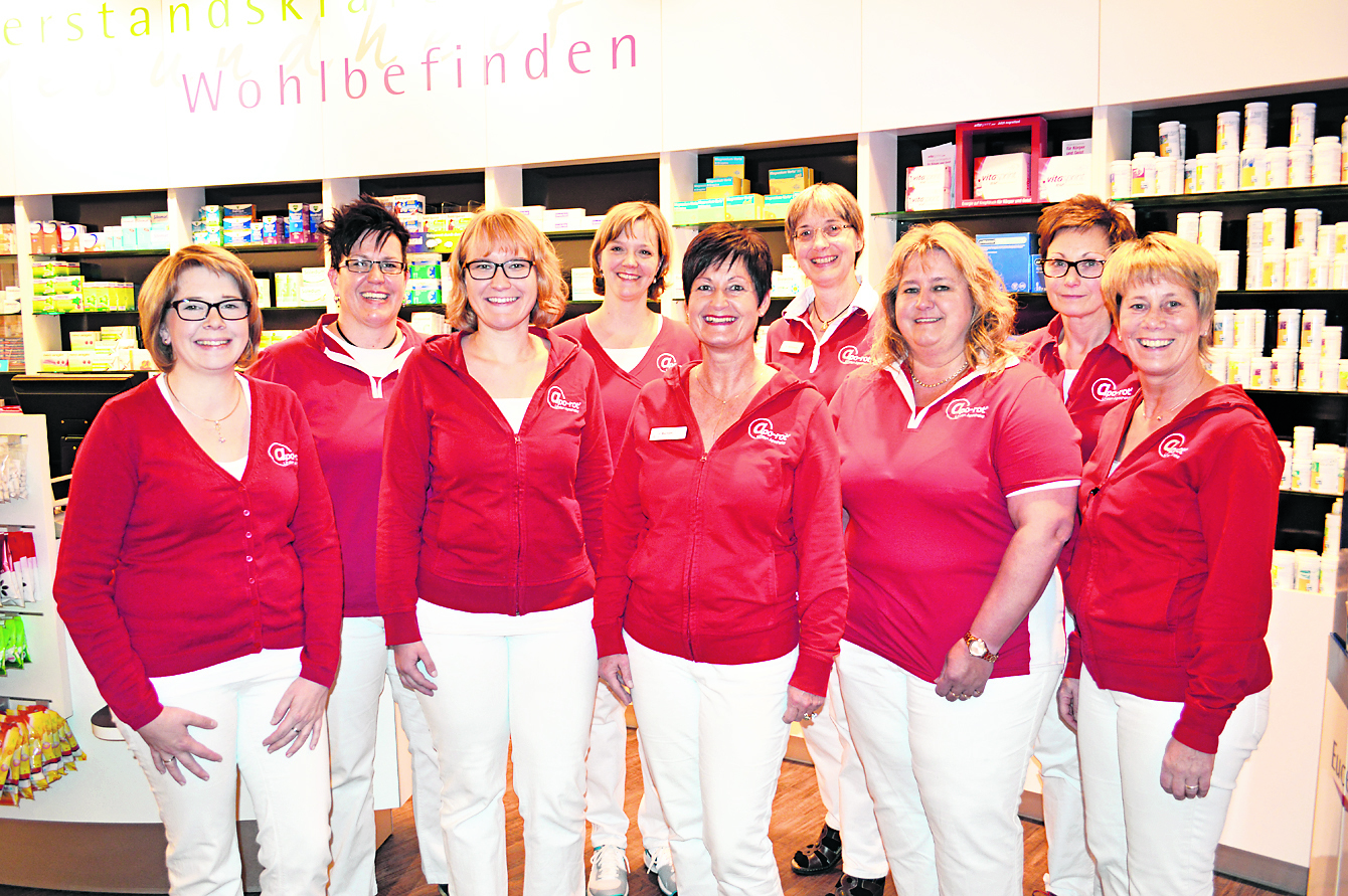 Das Team der „apo-rot Linden Apotheke“ (v.li.): Jessica Rabeler, Caren Lux, Tabea Rubarth, Annette Röhrs, Inhaberin Inga Bartels, Sabine Möhlmann,
Angela Dannat, Dorit Klöpfer und Marion Holste