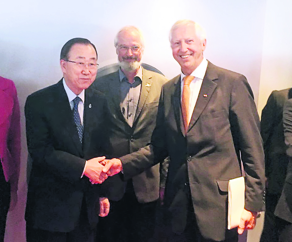 UN-Generalsekretär Ban Ki-moon (v. li.), Klaus Milke (Vorstandsvorsitzender von Germanwatch) und Prof. Dr. Maximilian Gege (Vorsitzender von B.A.U.M. e.V.)