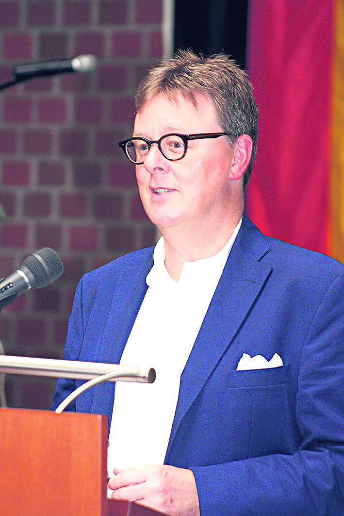 Der Bundestagsabgeordnete Michael Grosse-Brömer spricht im Zuge eines Gottesdienstes der LKG Brackel