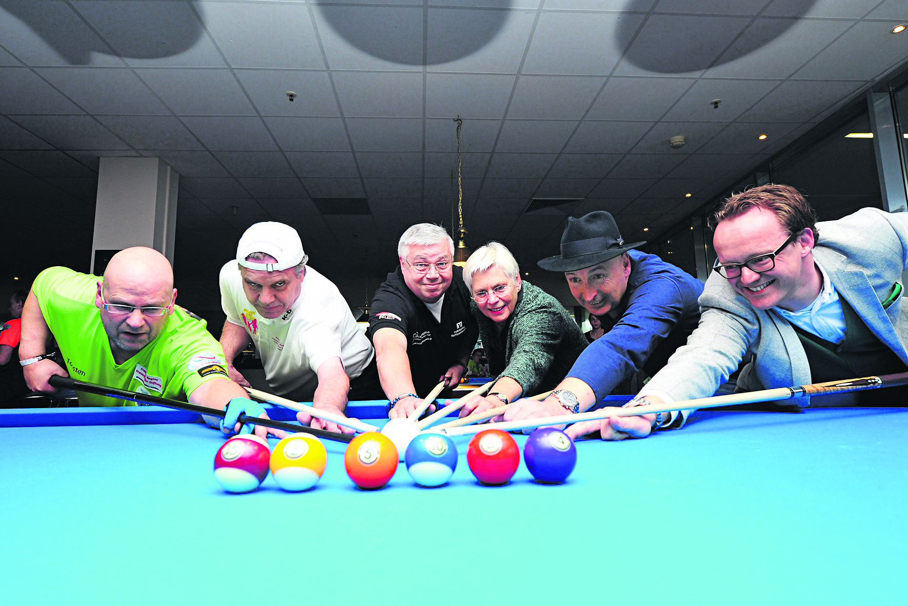 Sportler, Förderer und Ehrengäste (v. li.): Torsten Meinken, Franz Frauenhoffer, Peter Hidien, Ingrid Körner, Carsten Pape und Kevin Balke