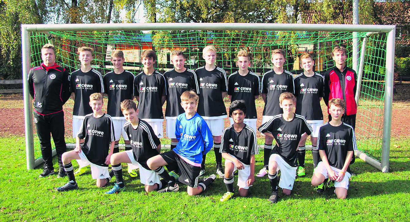 Die U14.1-Mannschaft des TVV Neu Wulmstorf freut sich über die Trikot-Spende