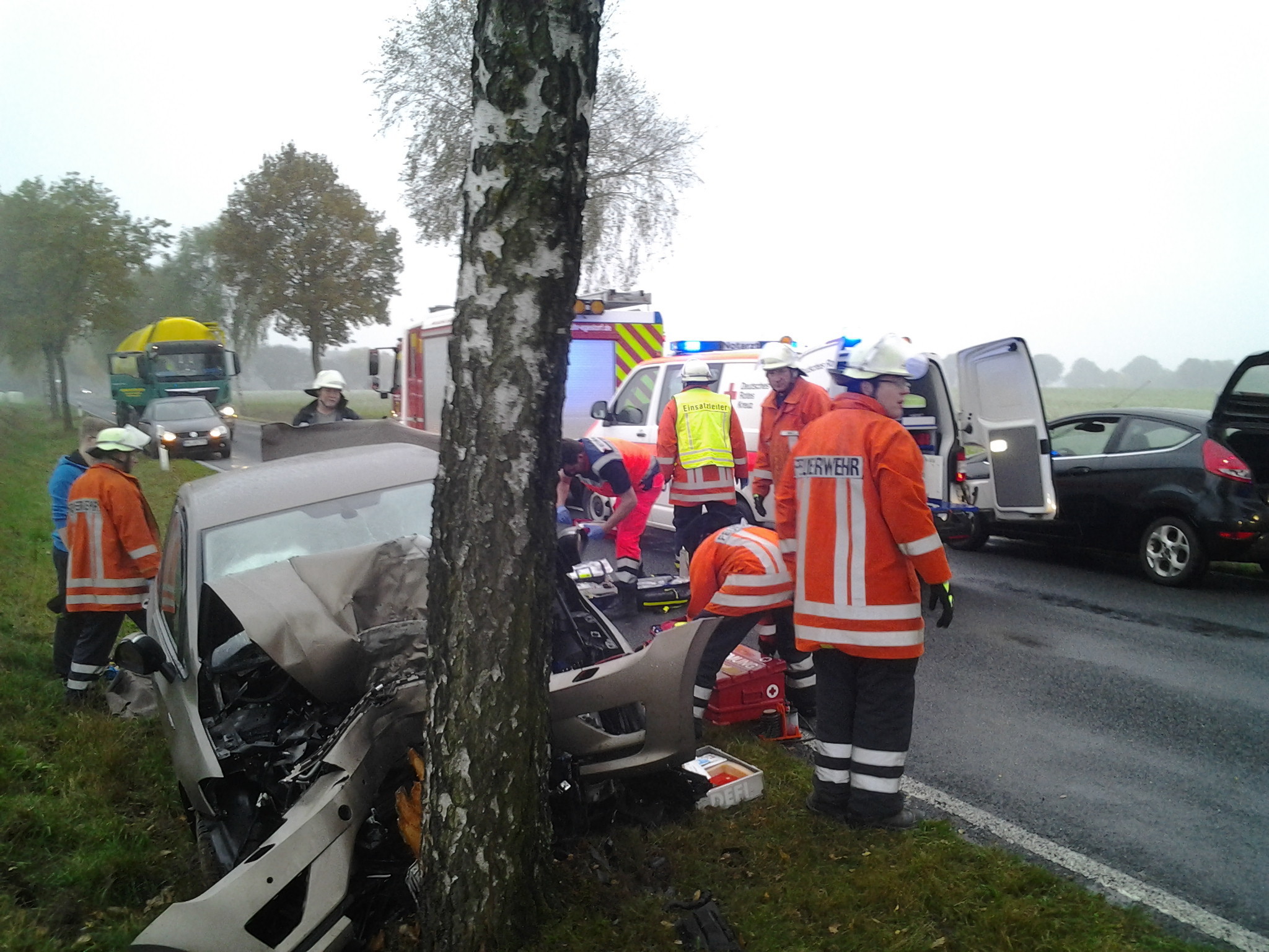 Der 65-Jährige prallte in Evendorf gegen einen Baum