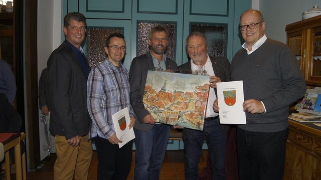 Matthias Herwede (v.li.) verabschiedete Klaus Dankers, Gerd Allers, Hans Alpers-Janke und Wilfried Brennecke aus dem Samtgemeinderat