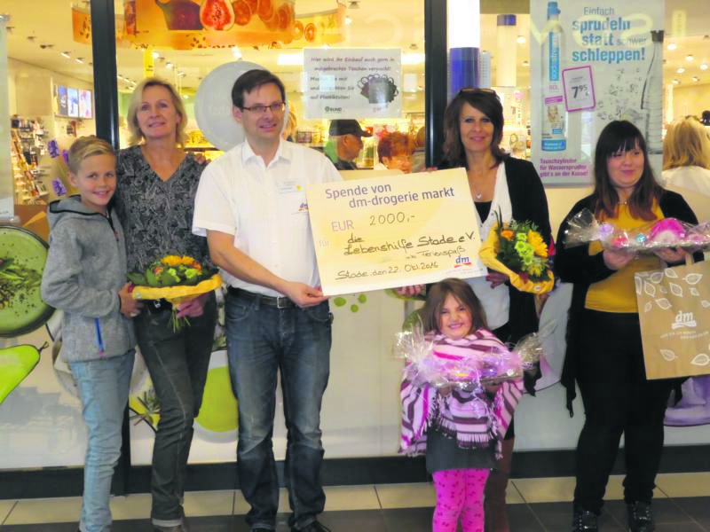 Strahlende Gesichter bei der Spendenübergabe