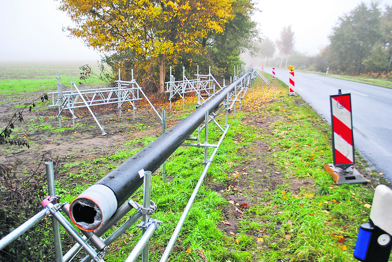 Der Aufbau an der Harsefelder Straße ist ca. 1,1 Kilometer lang. Die Hochspannungsleitung ist nur ein Dummy