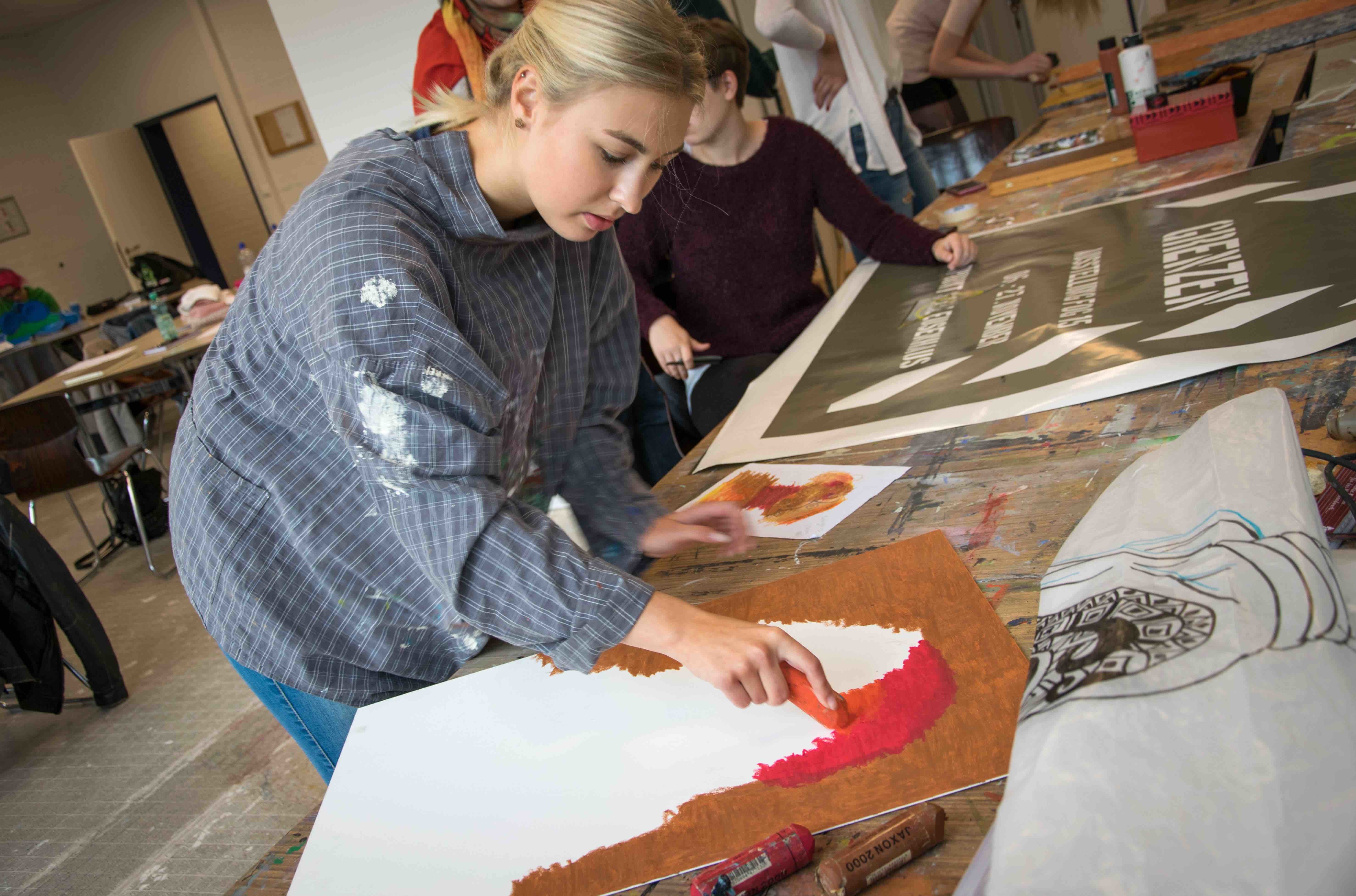 Schüler der Fachoberschule gestalteten Kunstwerke zum Thema "Grenze"