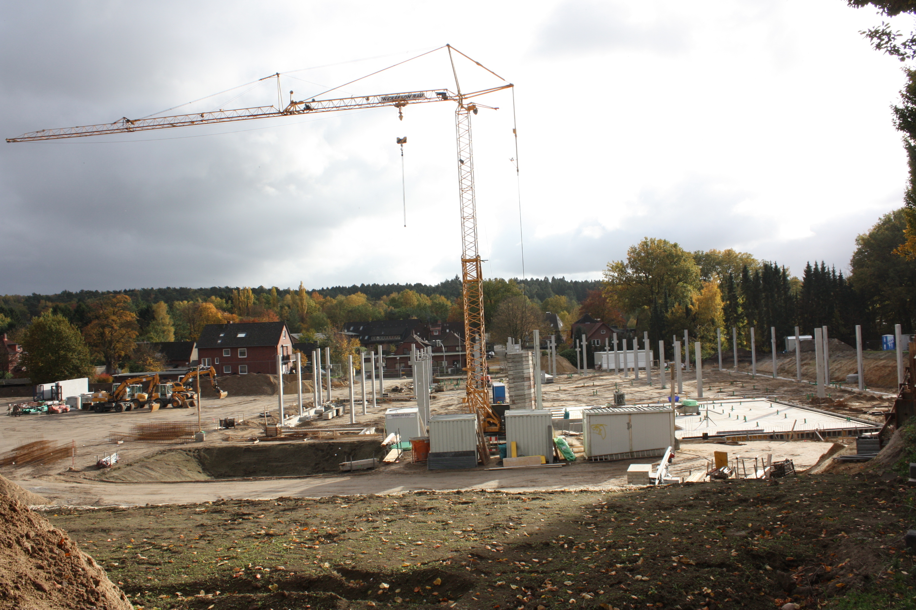 Die Stützpfeiler beim Neubau in Sprötze stehen bereits
