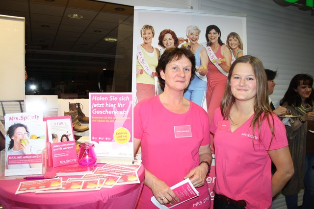 Heike Hauschild und Alina Pein präsentierten das Angebot von Mrs.Sporty Buxtehude