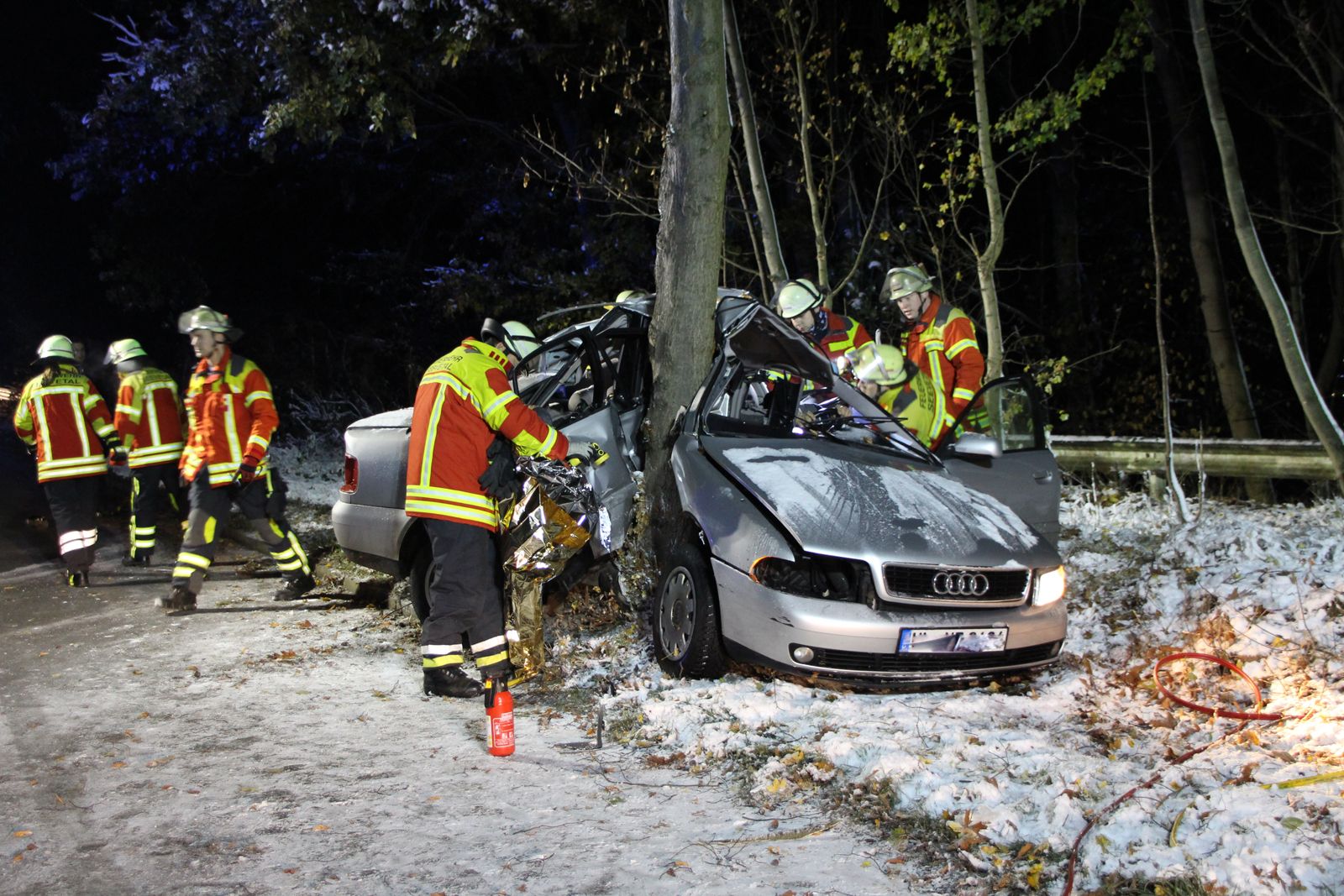 Durch den Aufprall wurde der Pkw Audi stark deformiert
