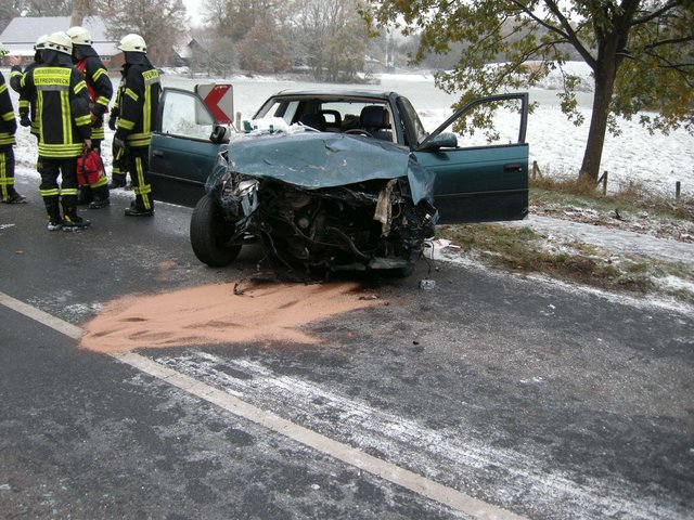 Der Fahrer (75) wurde in seinem Wagen eingeklemmt