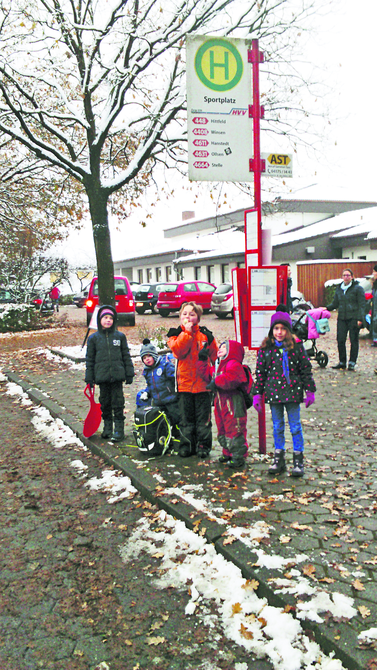 Fast täglich müssen die Kinder in Marxen auf den verspäteten Bus warten