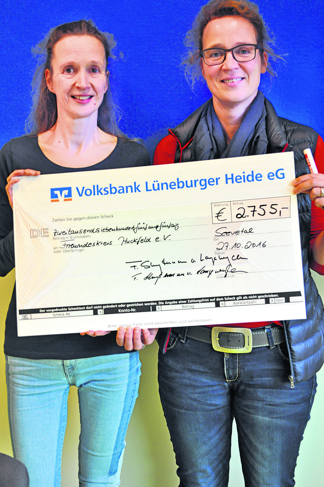 Freuen sich, dass so viel Geld zusammen gekommen ist: Friederike (li.) und Franziska Sluyterman von Langeweyde