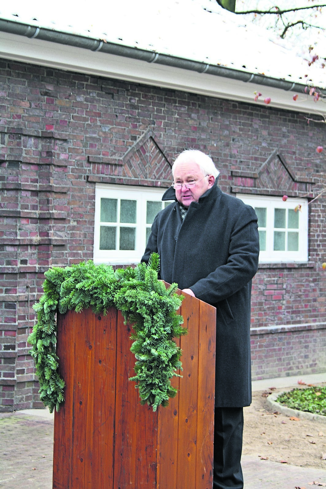 Heiner Schönecke hielt die Gedenkrede auf dem alten Friedhof in Buchholz