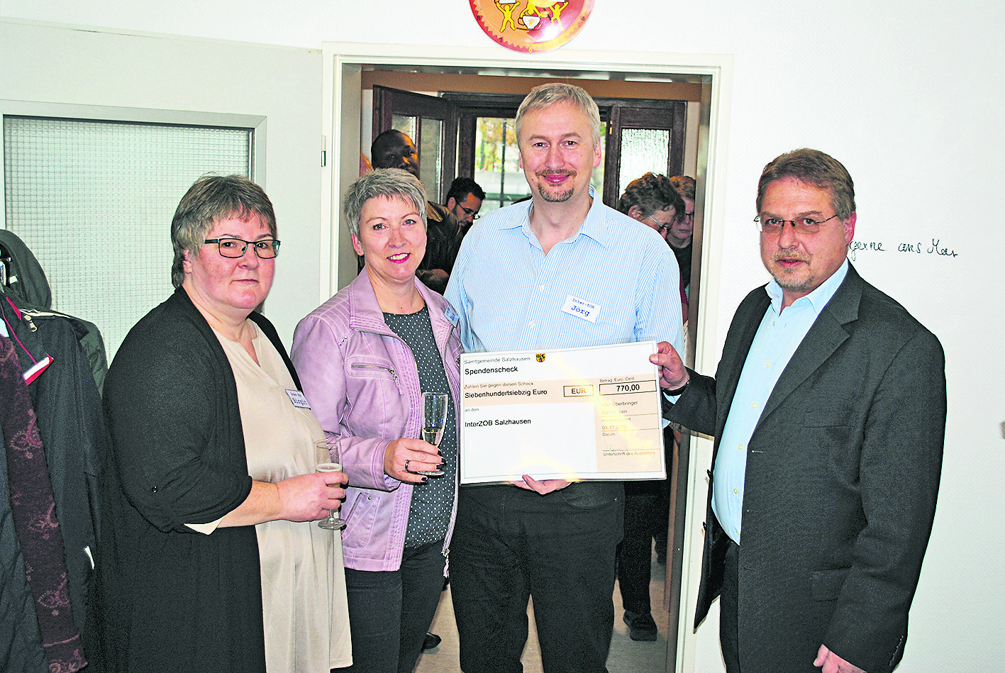 Bei der Spendenübergabe (v. li.): Birgit Lubig, Anke und Jörg Petersen und Wolfgang Krause